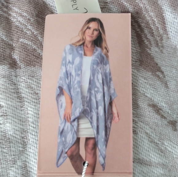 Simply Noelle Accessories - Simply Noelle Kimono Poncho Cape Shawl  Wrap Taupe and Cream One Size